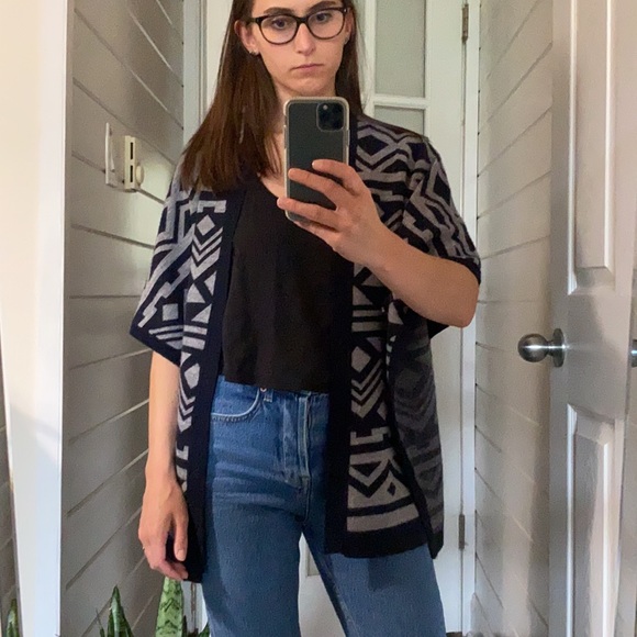 Patterned grey and navy blue poncho sweater - Picture 2 of 10